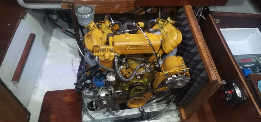 OFERTA Salupa cu motor 28 cai și peridoc