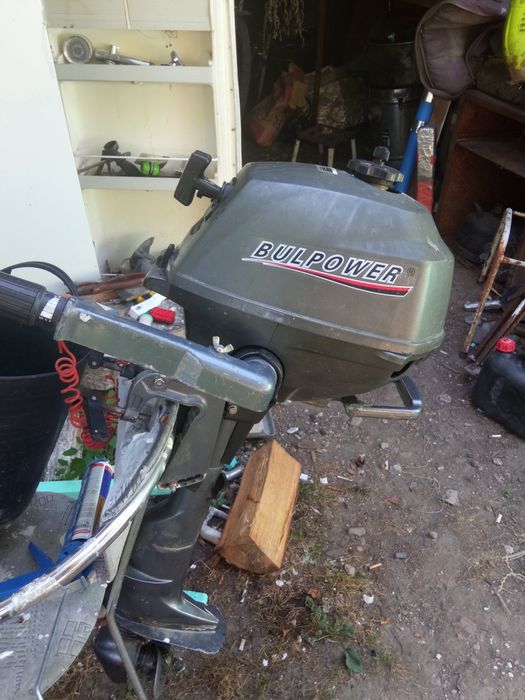 Продавам двигател .за лодка