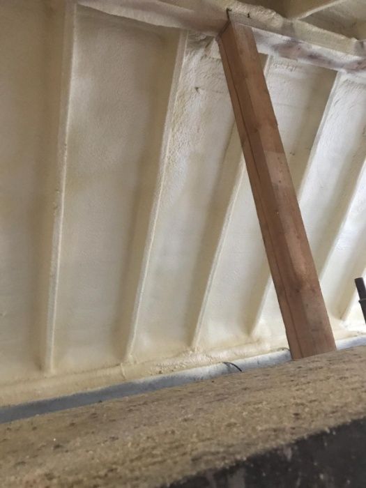 Izolatii cu spuma poliuretanica 45 lei/mp