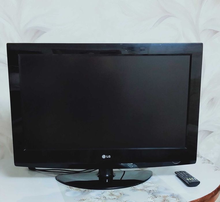Телевизор LG диагональ 80 см