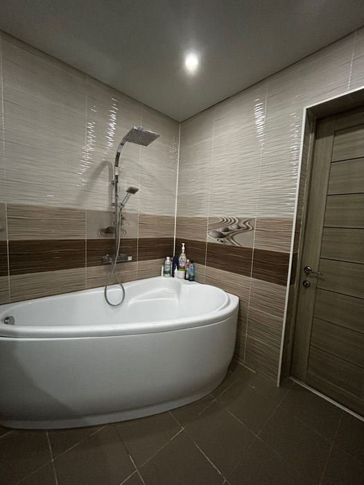 Продам 2х комн квартиру Ауэзова 52а