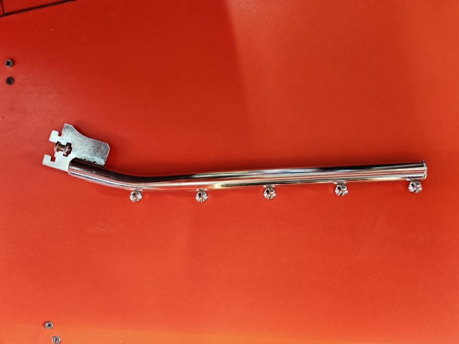 Продам  вешалки и шкаф