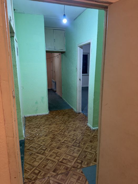 Квартира без ремонта продается Чирчик 10ый микрорайон  3этаж