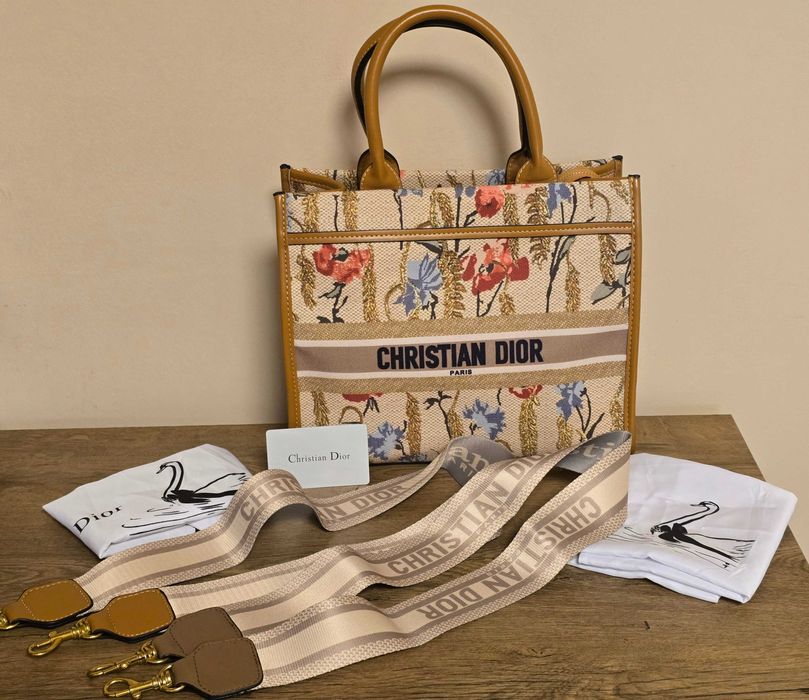 Dior прекрасна дамска лимитирана чанта