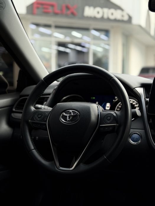 Toyota Camry Hybrid Limited