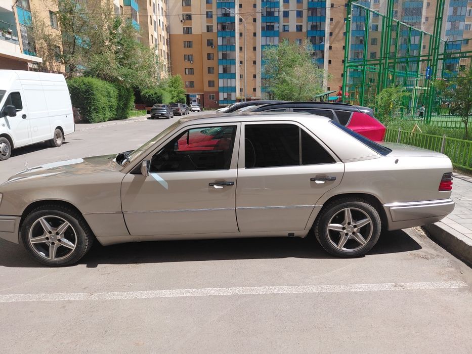 Машина (Мерседес)