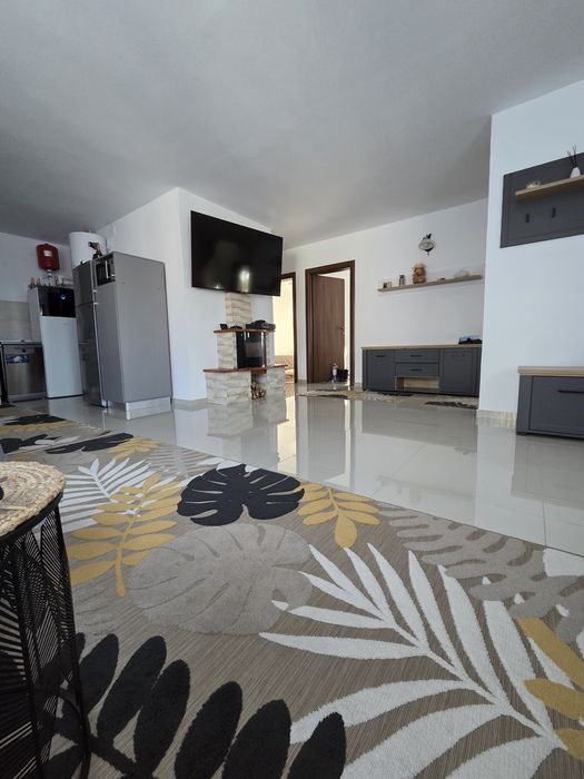 Inchiriere casa P+M , 3 dormitoare, living , zona linistita