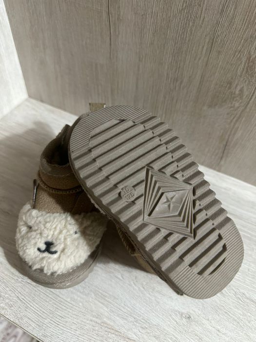 Продам детскую обувь