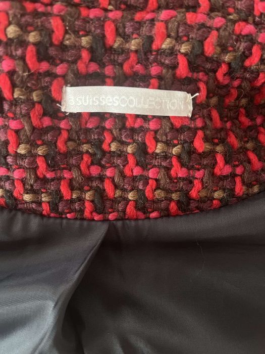 Преходно палто от релефен текстил червено с вълна в състава