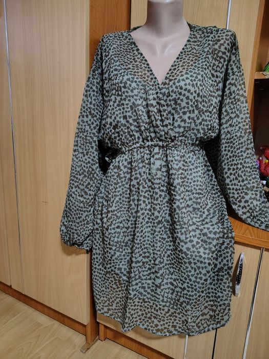 De vânzare rochie pt dama