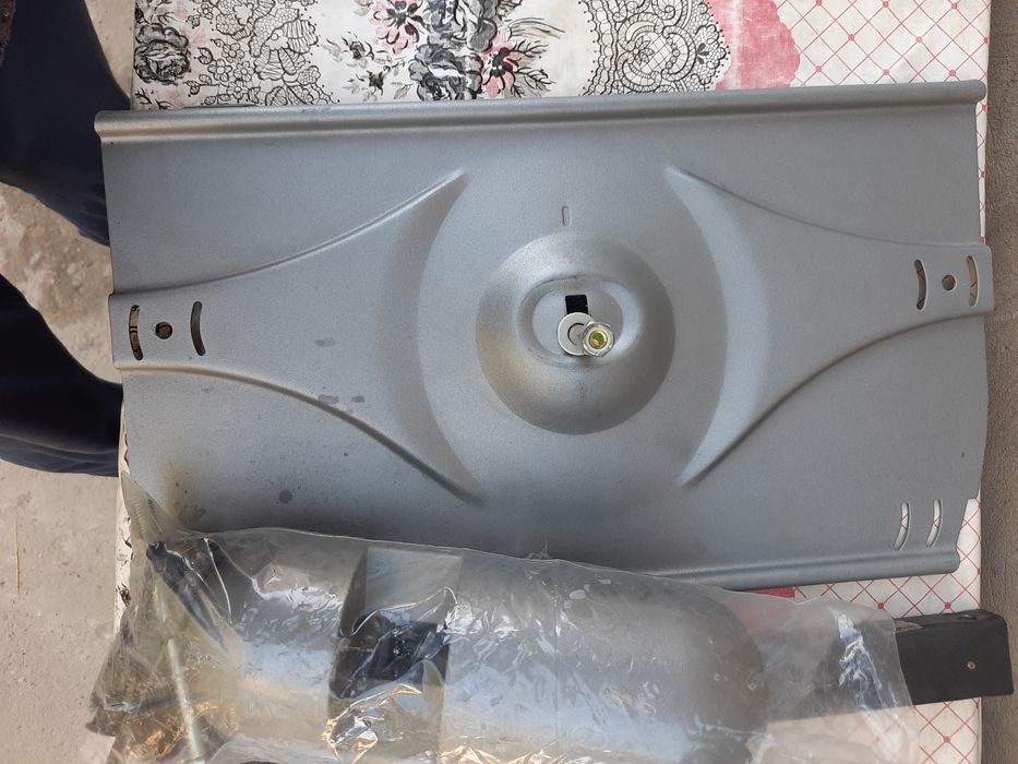 Подставка настенная на телевизор старого образца