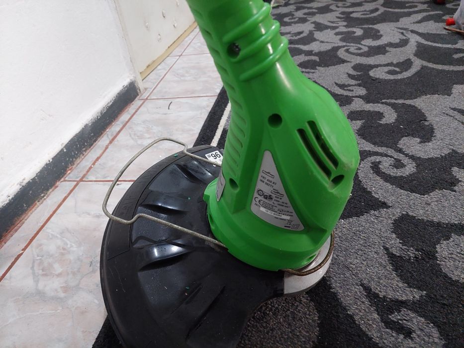 Vând mașină de tuns iarba