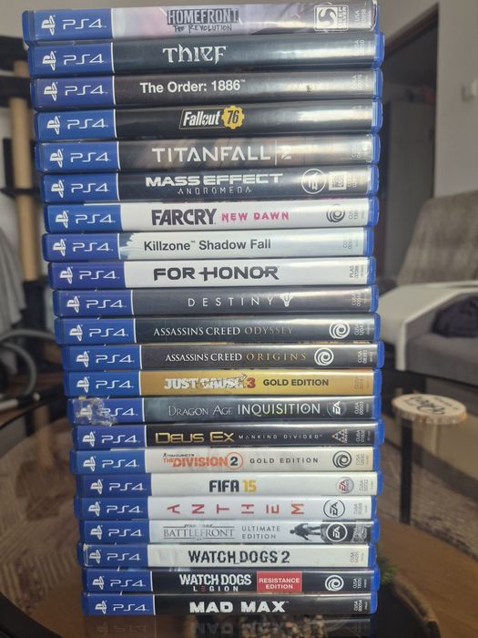 Vand jocuri ps4.