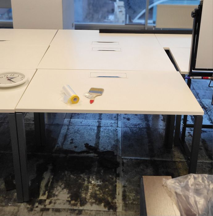 Продаётся офисная мебель хорошего качества столы, шкафы.