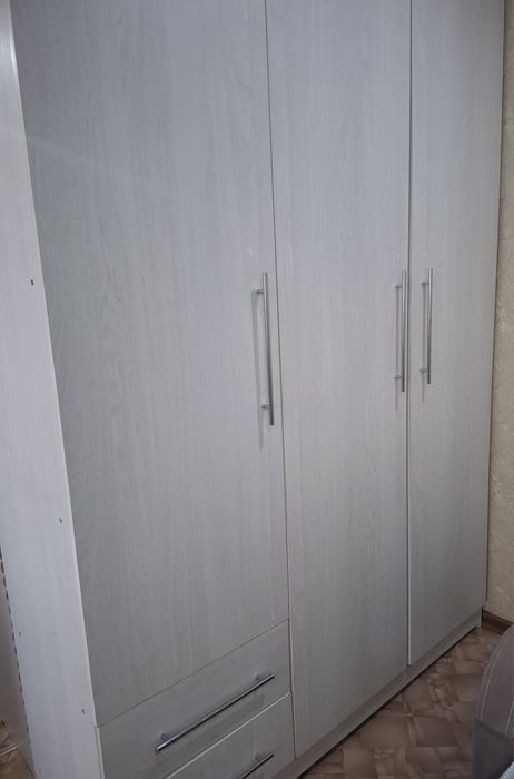 Продам шкаф состояние  отличное  связи с переездом район  Океана