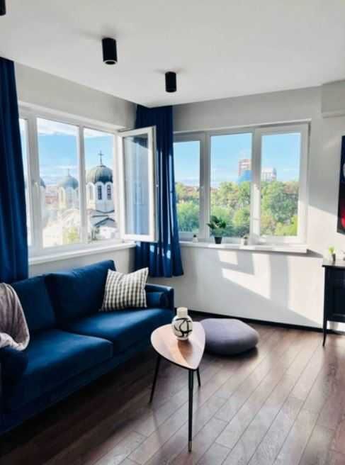 Тристаен апартамент под наем в Център