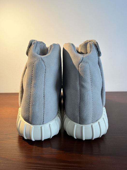Продам кроссовоки adidas yeezy boost 750. Цена: 20000 тг.