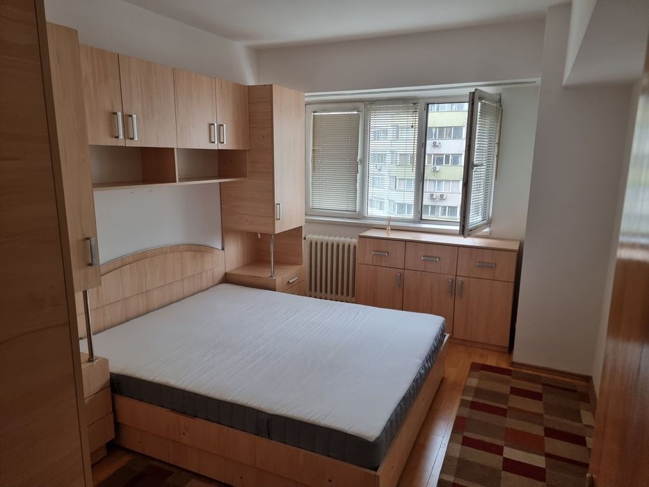 Inchiriez doua camere  Mega Mall