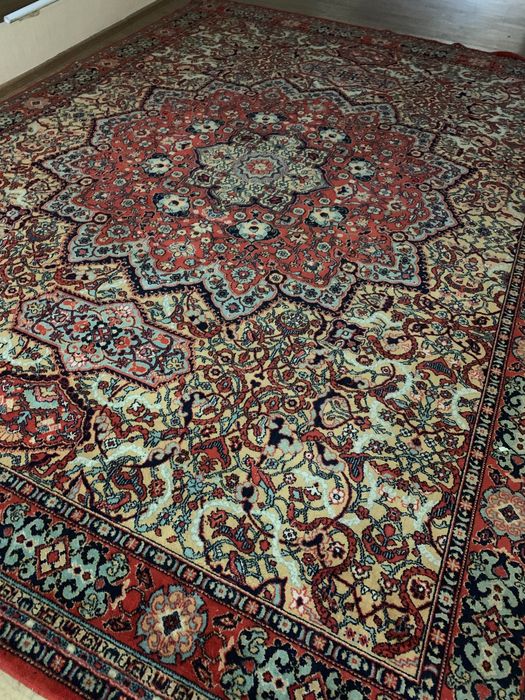 Шерстяной ковер