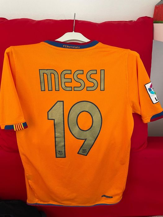 Vand tricouri fotbal