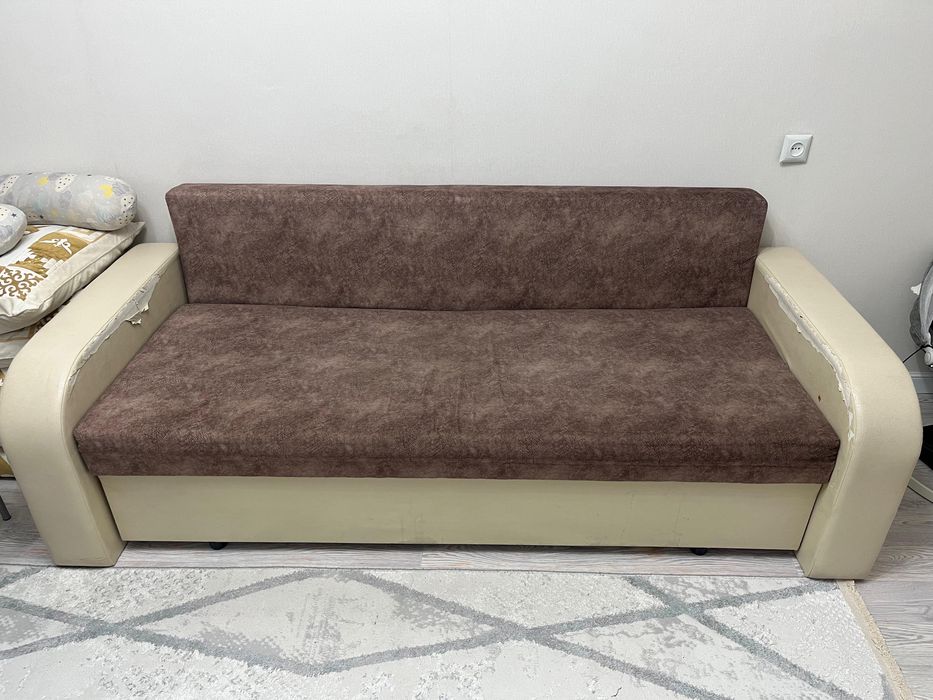 Продается диван для гостиной