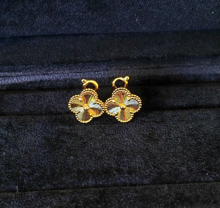 Златни дамски обеци - Van Cleef & Arpels VCA Vintage Alhambra earrings