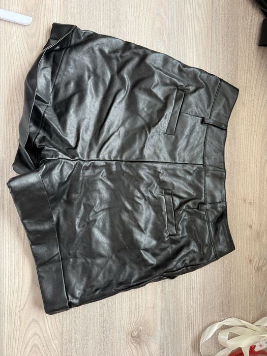 Кожен панталон  и къси панталонки букле