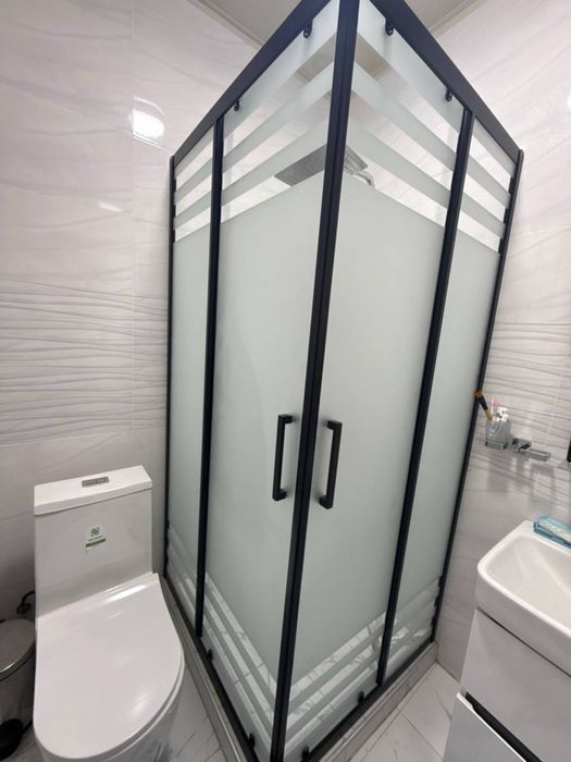 Душевая кабина окно