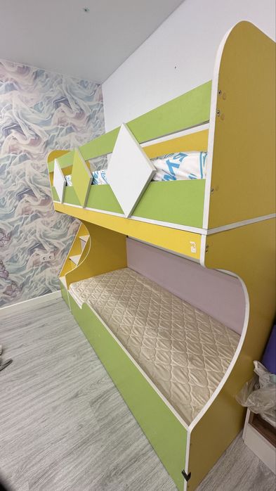 Продам даухярусную кровать