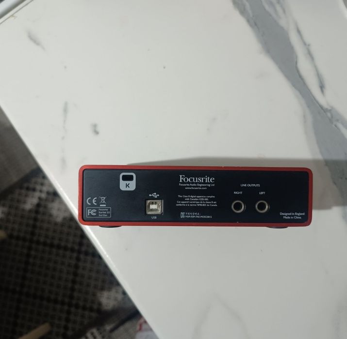Звуковая карта focusrite 2i2