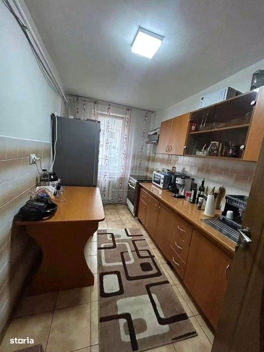 Apartament cu 3 camere și balcon,decomandat, etajul 1, zona excelenta