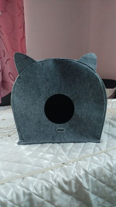 Котешки легла + играчки подарък
