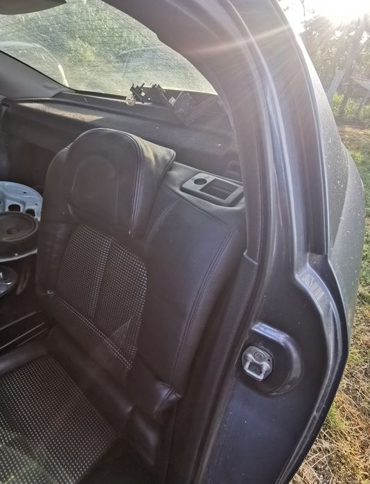 Vând ford focus 2 și Peugeot 407 pentru dezmembrari