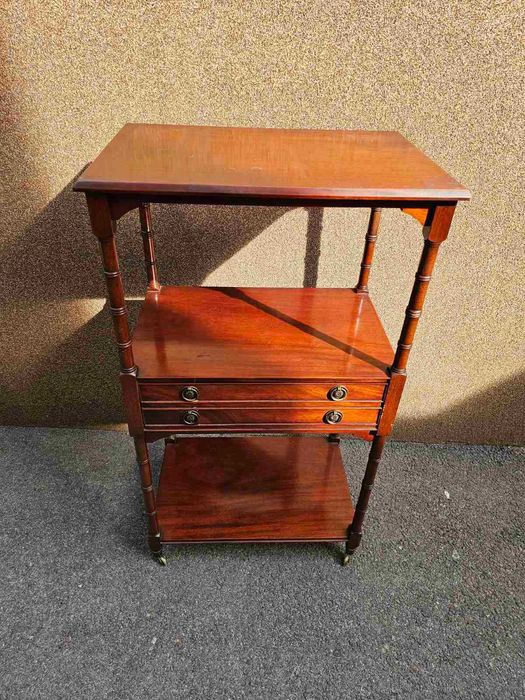 Етажерка с колелца и чекмедже