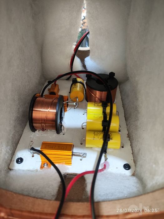 Комплект 2x полосной акустической системы класса Hi-Fi