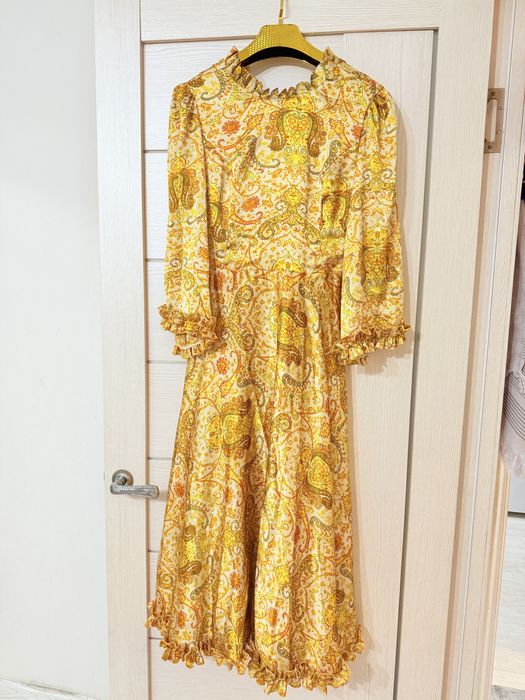 Киімдер сатылады