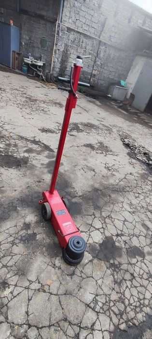 Продам домкрат 80 тон для вулканизации