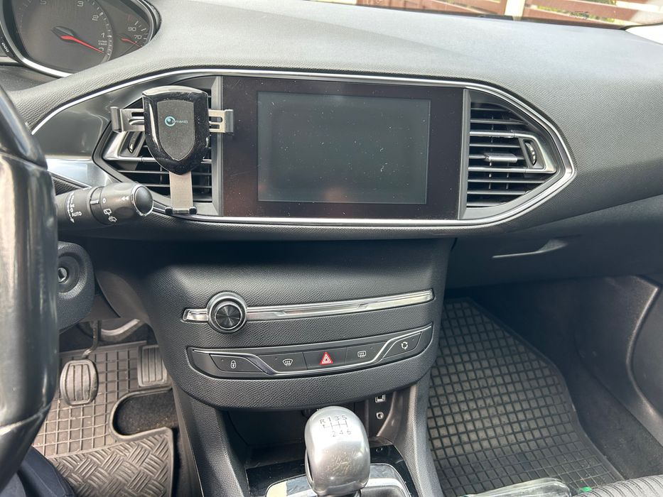 Peugeot 308 an  fabricație- decembrie 2014 ,turbo benzină ,1508 cm3