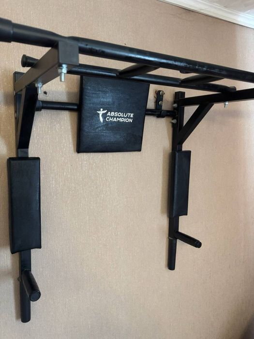 Турник настенный