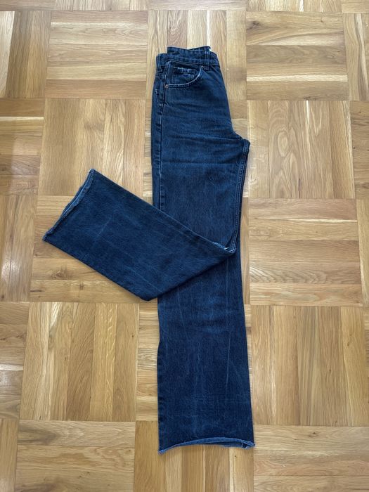 Straight leg черни дънки с декоративни скъсваня