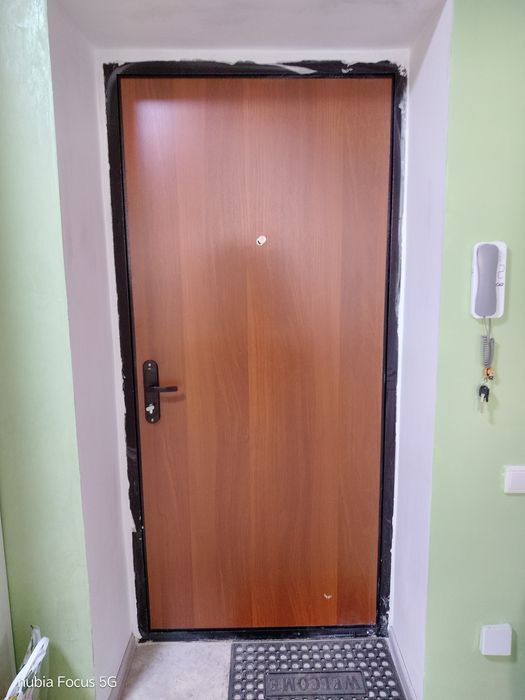 Продам входную дверь