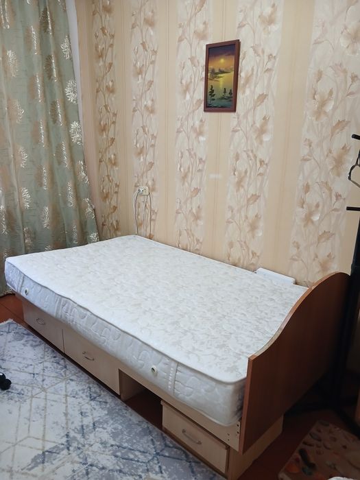 Продам кровать 1,5 с матрасом