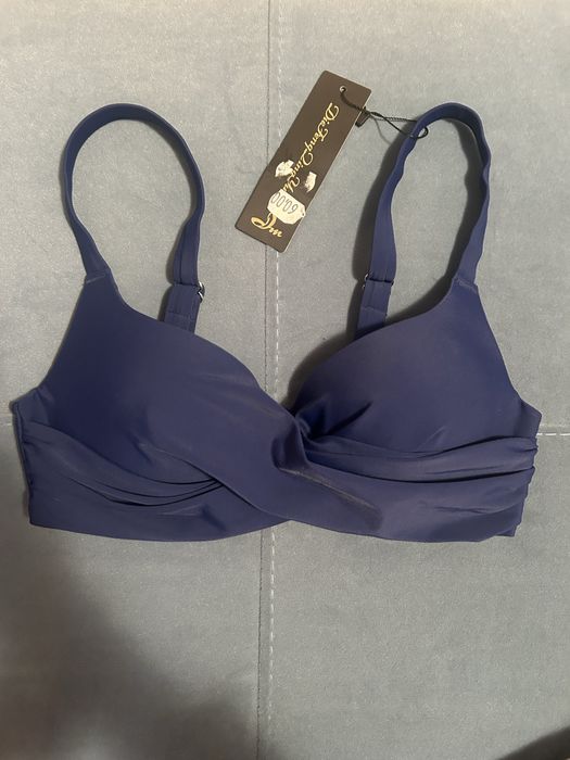 Costum de baie nou cu eticheta