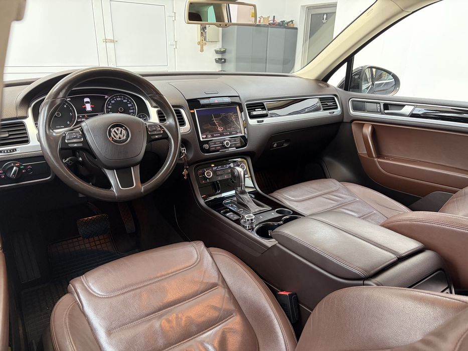Volkswagen Touareg 2014-11 R-Line | 3.0D-245CP | Gps Navi | Faruri Led | 245.000Km