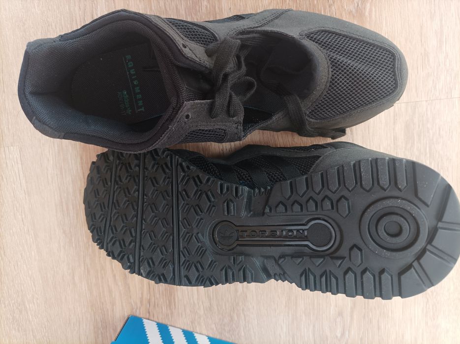 Adidas /Tommy Hifiger нови 39 1/3 летни маратонки