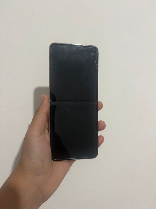 Samsung galaxy z flip 4 256/8