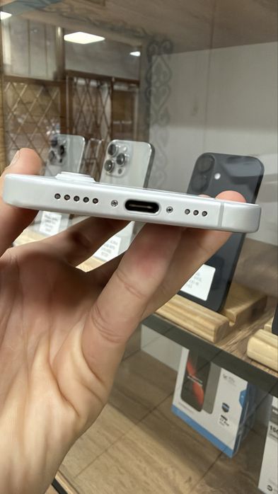 iPhone 16