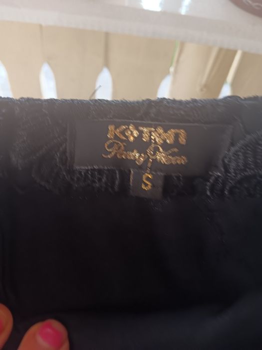 Fusta negra din dantela de cea mai buna calitate cu căptușeală di fetmoar la spate ,,,,preț 50 lei