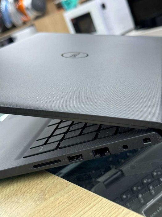 Dell Pro Essencial intel core 3-100U/8/512/15,6"