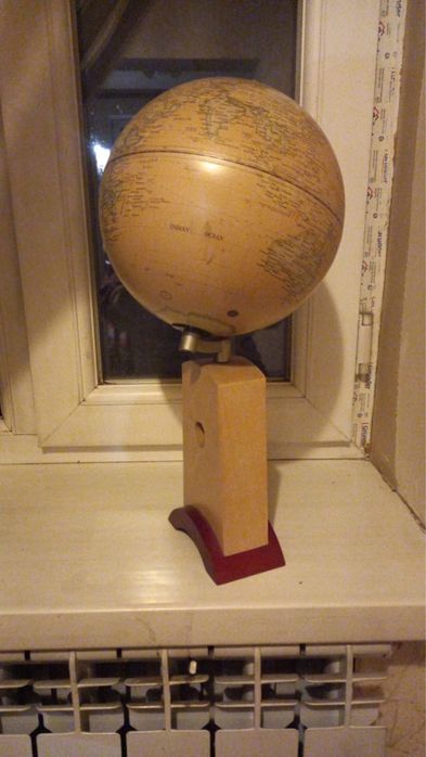 Часы глобус